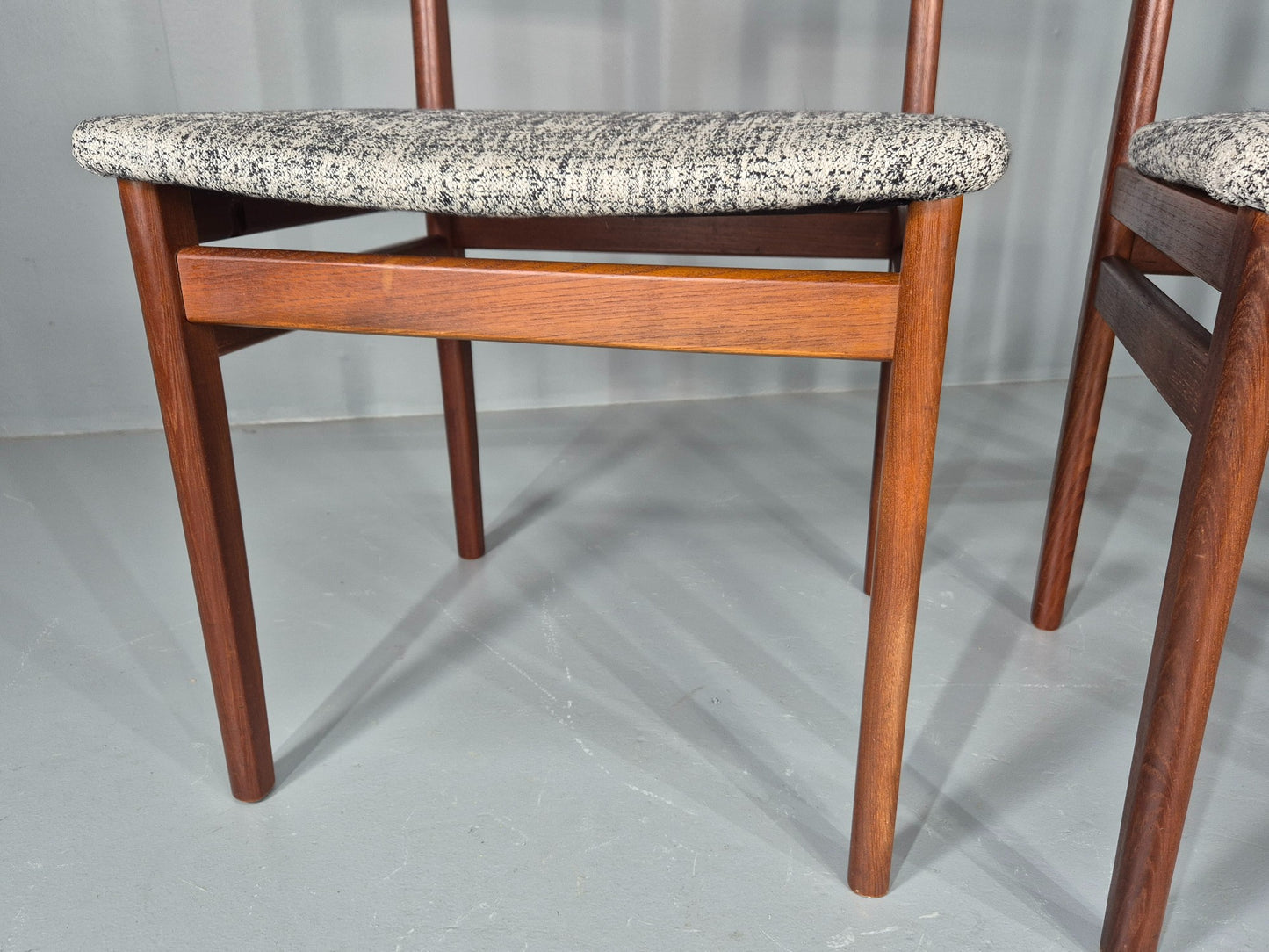 Set of four dining chairs with silver and deep blue seat pads EB11892