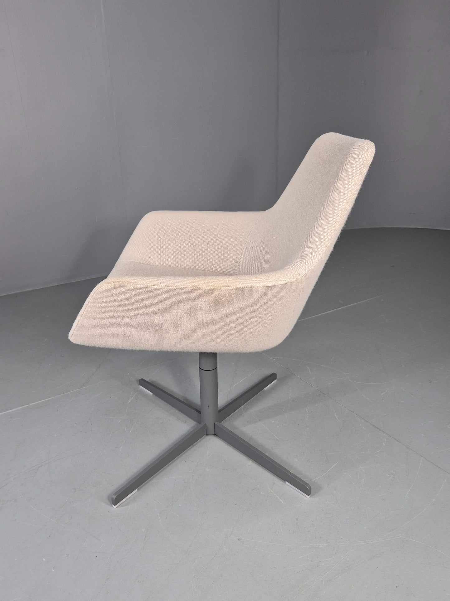Vintage Swivel Tub Chair Hitch Mylius Modern Design Retro Cream EB12849