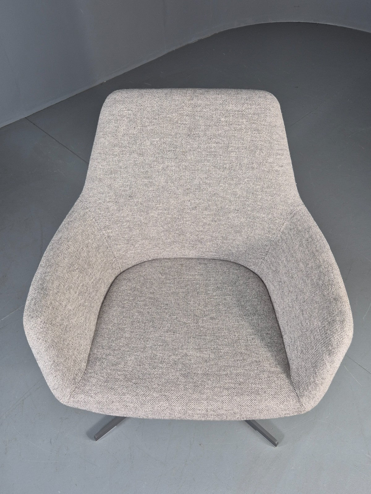 Vintage Swivel Tub Chair Hitch Mylius Modern Design Retro Cream EB12841
