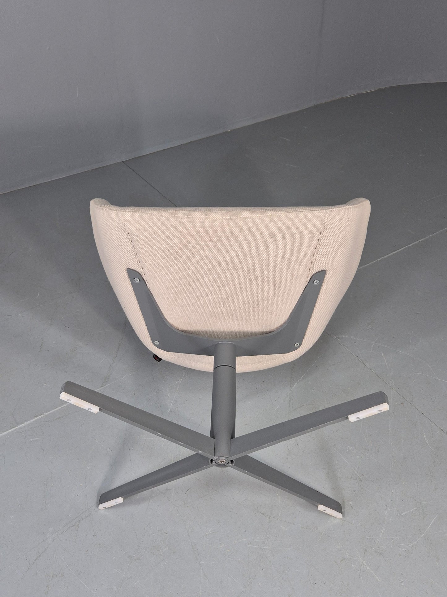 Vintage Swivel Tub Chair Hitch Mylius Modern Design Retro Cream EB12850