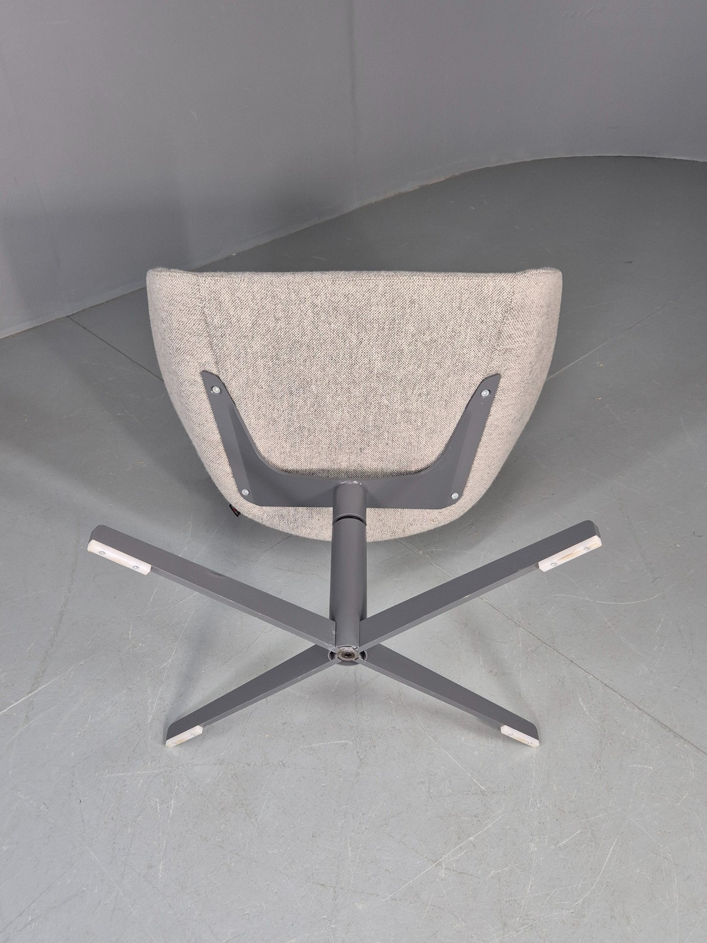 Vintage Swivel Tub Chair Hitch Mylius Modern Design Retro Cream EB12844
