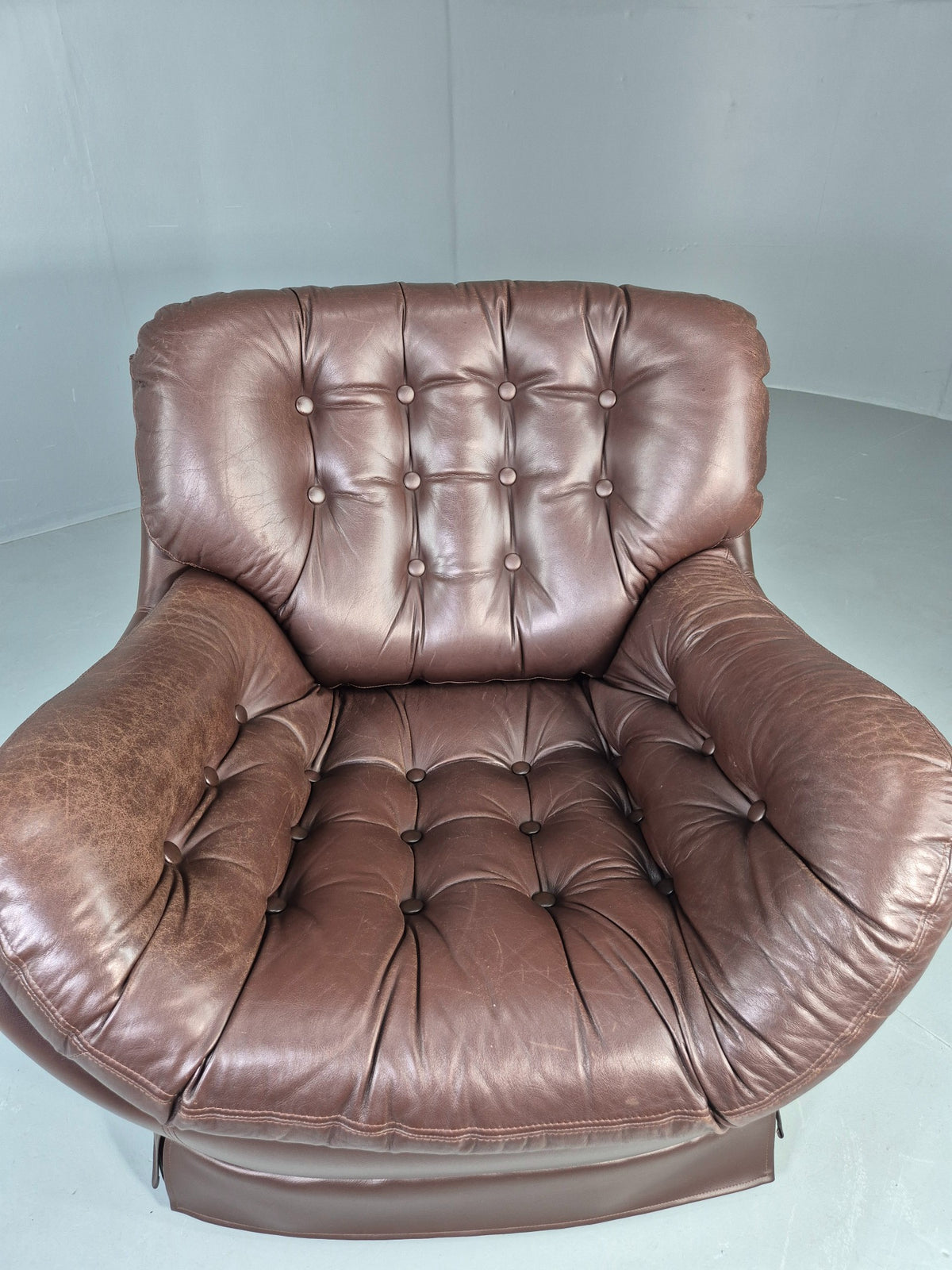 A Vintage Danish Leather and Vinyl Lounge Chair 1980s Retro MCM EB13091