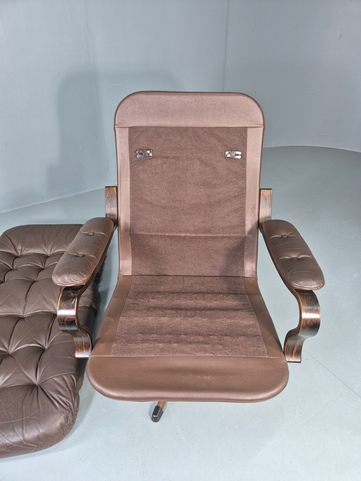 Vintage Danish Leather Swivel Based Lounge Chair 80s Retro Mid Century EB13086
