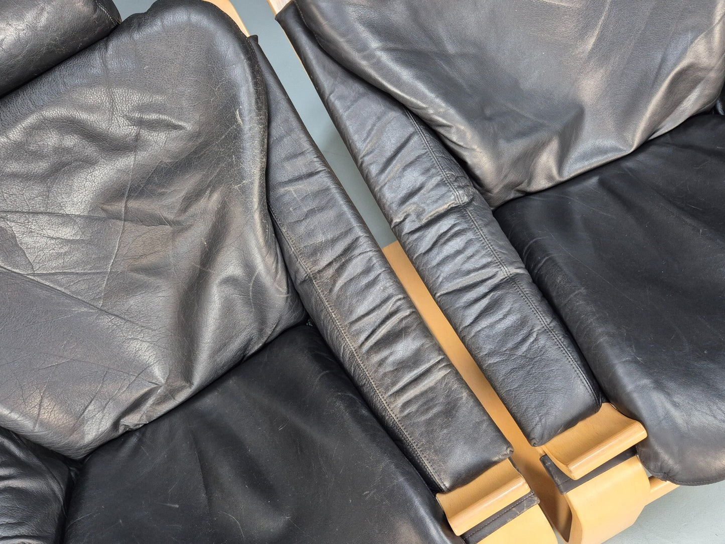 2 Kroken Leather Lounge Chairs, Ake Fribyter Design 1970s Retro MCM EB9295 MNOR - UKDK FURNITURE