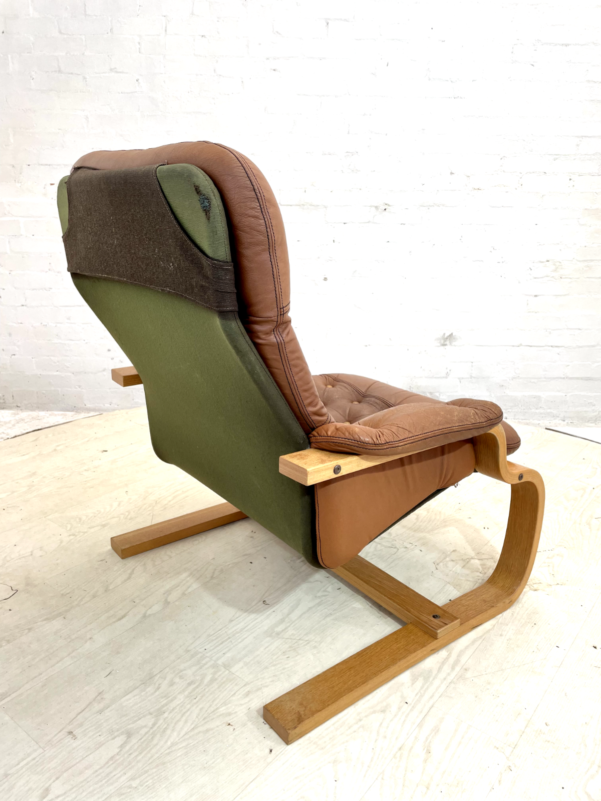 Vintage Danish Leather Lounge Chair, Bentwood Frame, Retro, MCM EB4391 MBEN - UKDK FURNITURE