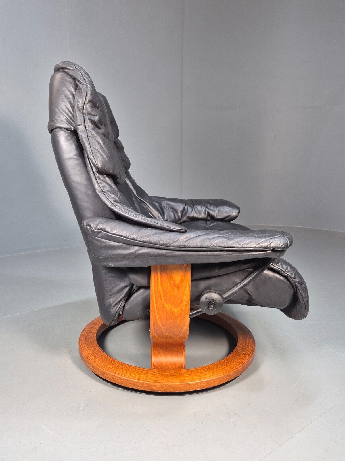 Vintage Norwegian Swivel Lounge Chair Black Leather Stressless Retro EB8490 MSWI - UKDK FURNITURE