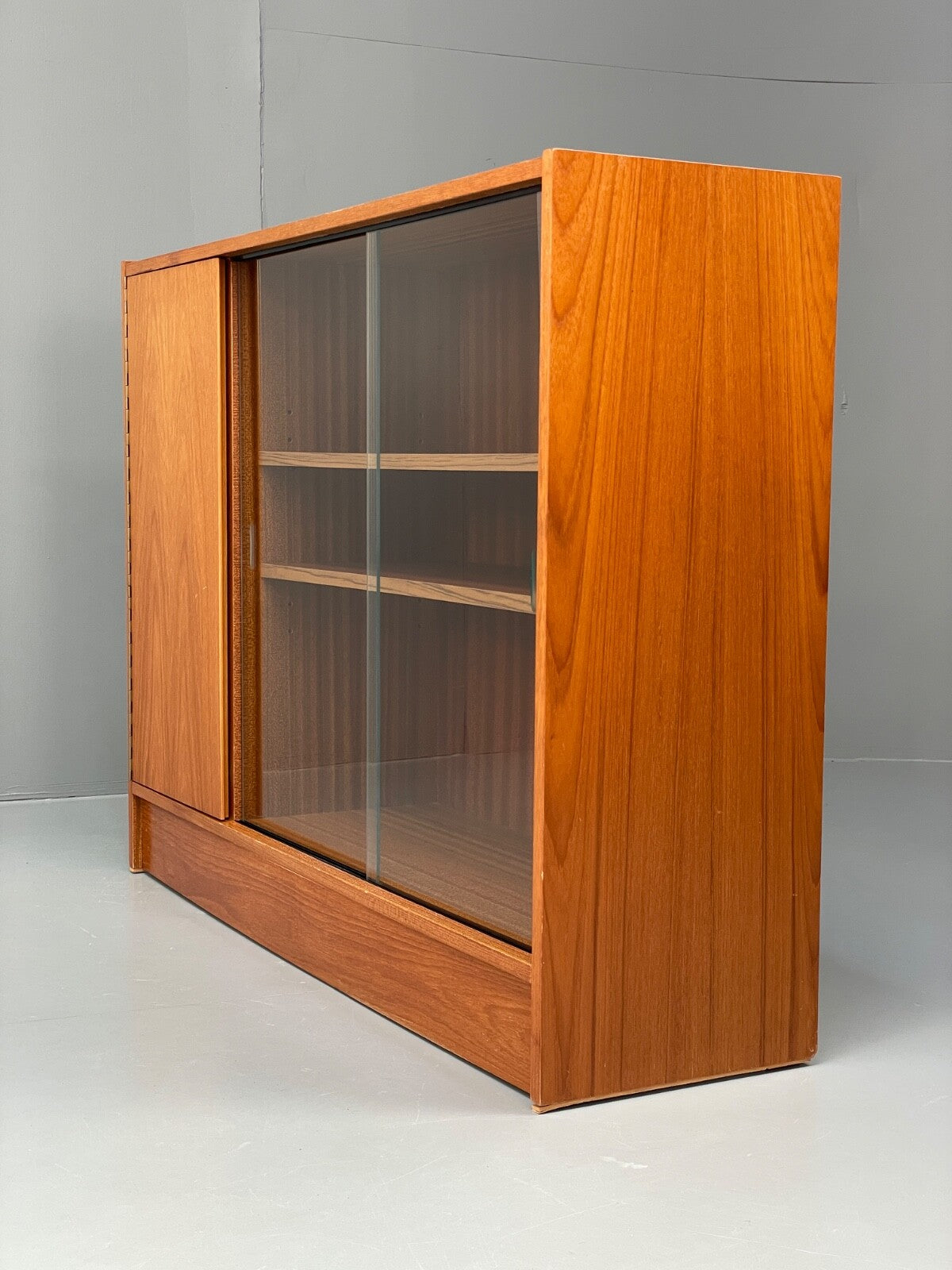 1970s Teak Shelving Unit Glass Doors And Cupboard Retro Bookcase EB8165 MWOO - UKDK FURNITURE