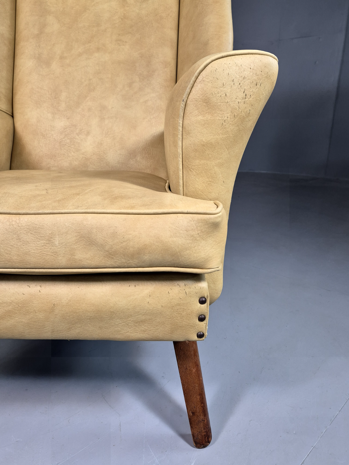 Vintage Wingback Lounge Chair Cream Vinyl Retro MCM 1950s EB6984 MNOR - UKDK FURNITURE