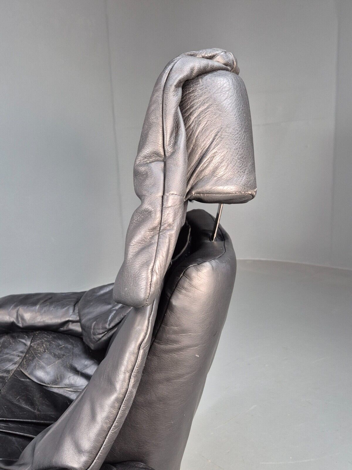 Vintage Norwegian Swivel Lounge Chair Black Leather Stressless Retro EB8490 MSWI - UKDK FURNITURE