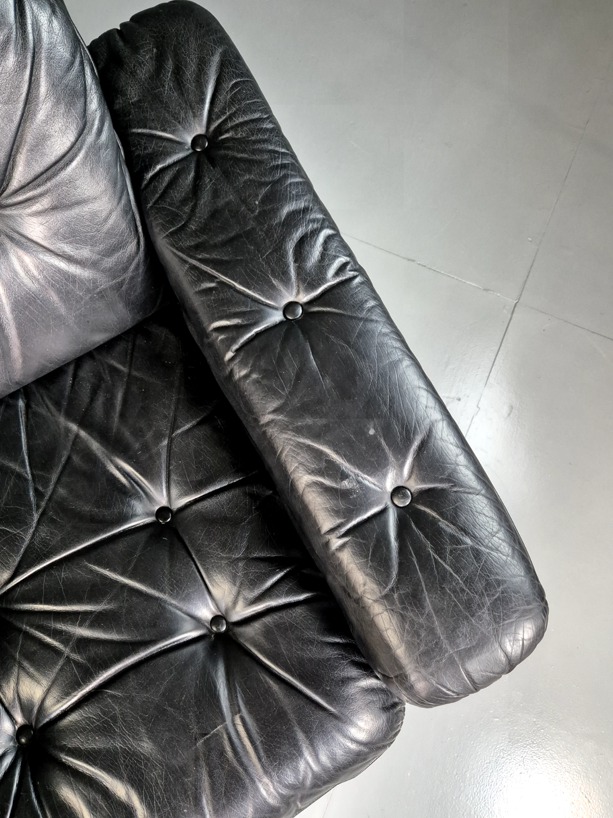 Vintage Danish Lounge Chair Black Leather Buttoned Retro MCM 1980s EB7081 MNOR - UKDK FURNITURE