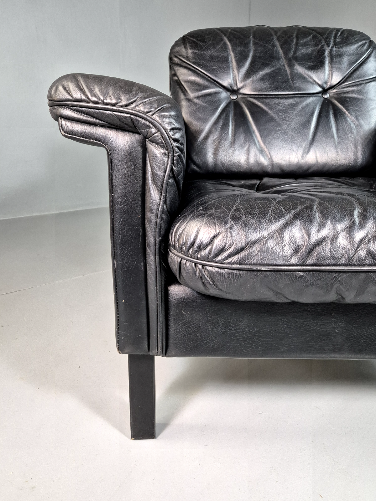 Vintage Danish Lounge Chair Black Leather Buttoned Retro MCM 1980s EB7081 MNOR - UKDK FURNITURE