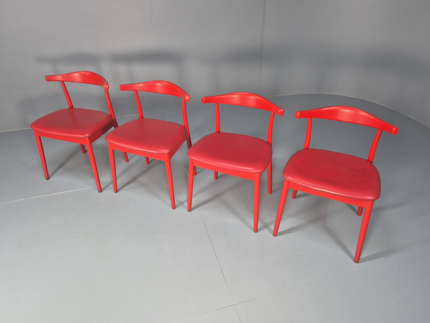 4 Danish Design Dining Chairs in Red Modern Version Wegner Inspired EB10619 MDIN4