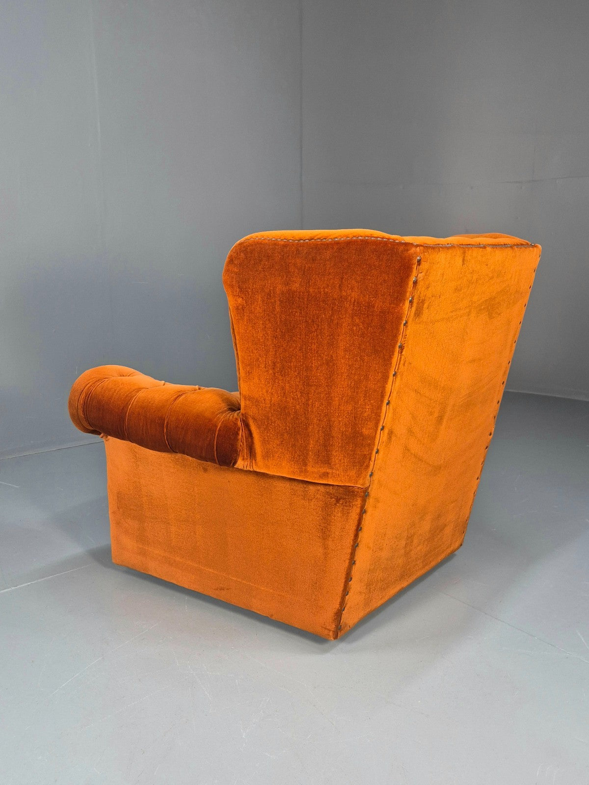 1970s Buttoned Wing Back Lounge Chair Burnt Orange Velour Retro EB10630 MNOR17