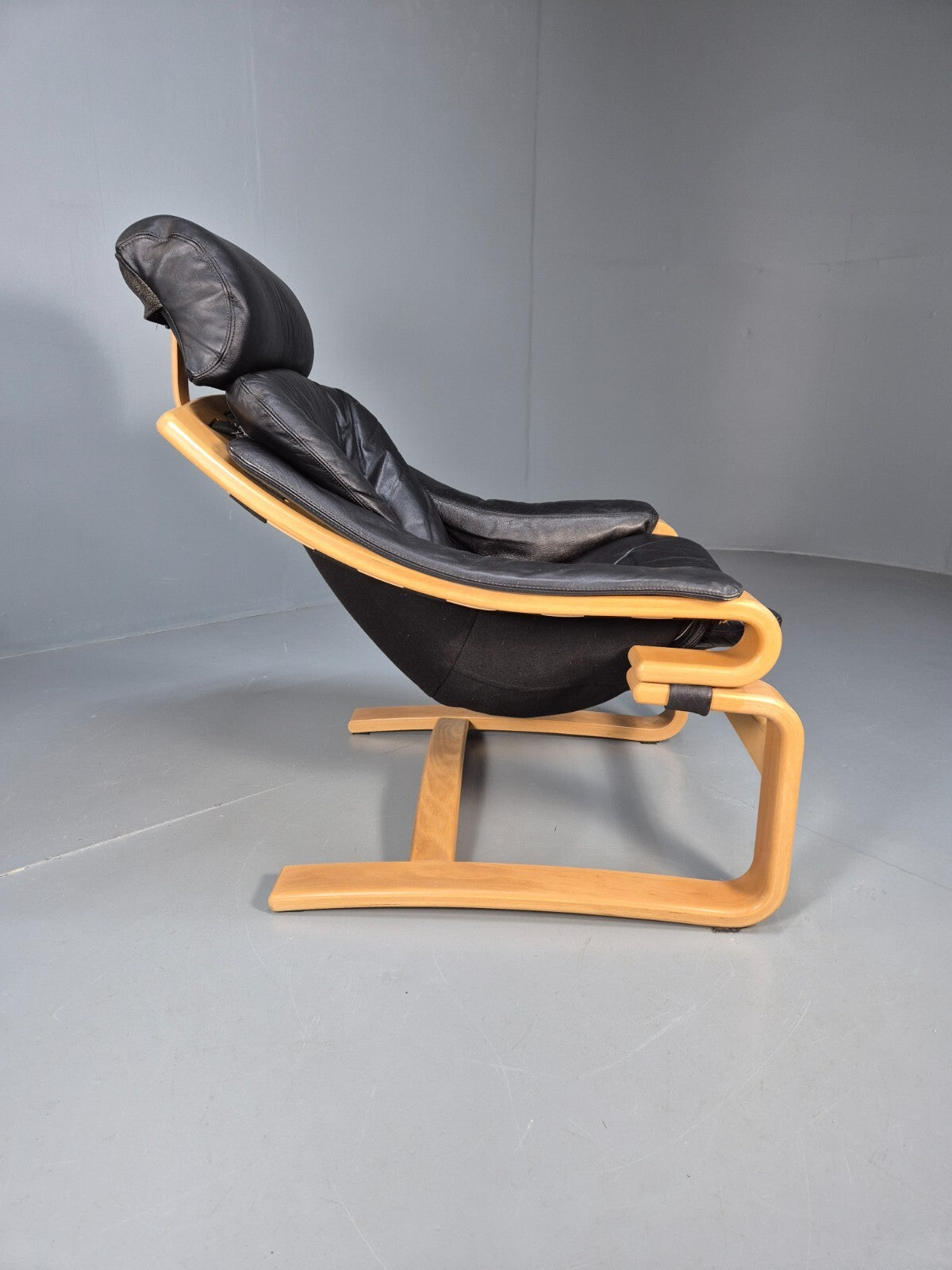 Vintage Skippers Apollo Chair Black Leather Bentwood Frame 1980s MCM EB9292 MBEN - UKDK FURNITURE