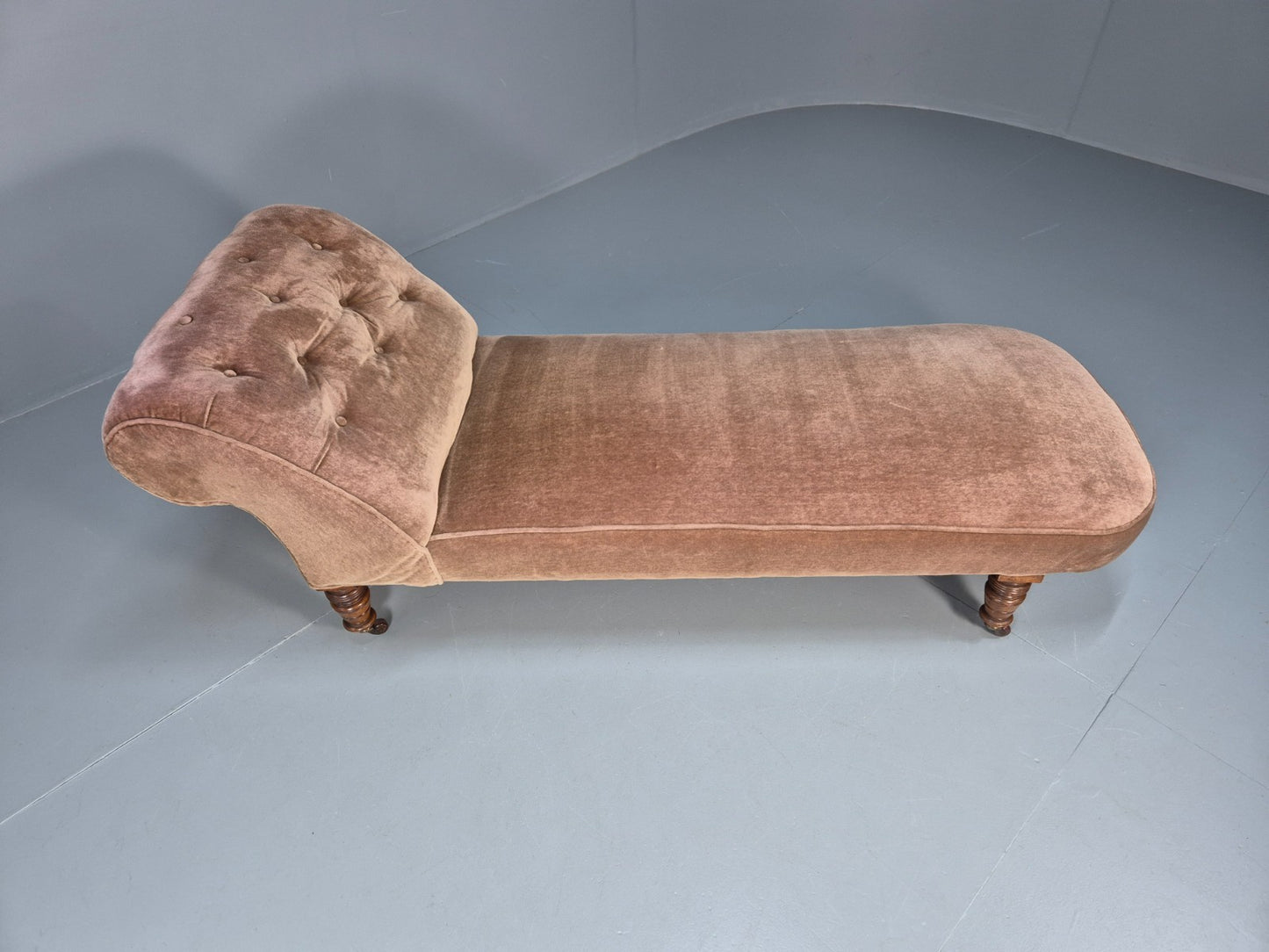 Antique Chaise Lounge Edwardian Peach Velour Turned Oak Legs 1900s EB10705 VCHA3