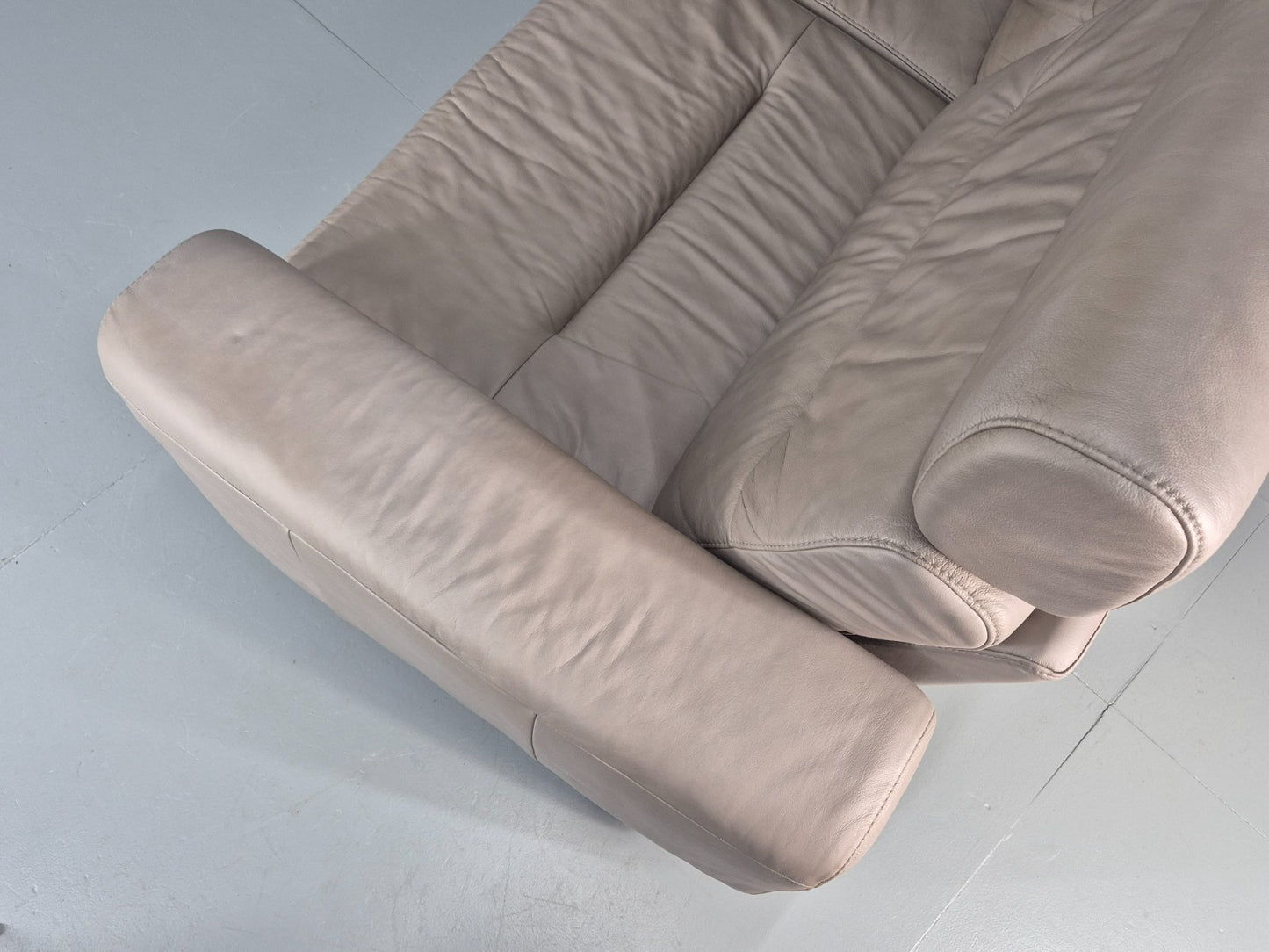 Stressless Stella 2 Seat Settee In Grey Leather Modern Ekornes EB11474 MDIN19