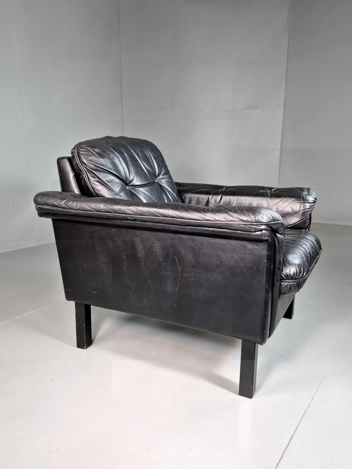 Vintage Danish Lounge Chair Black Leather Buttoned Retro MCM 1980s EB7081 MNOR - UKDK FURNITURE