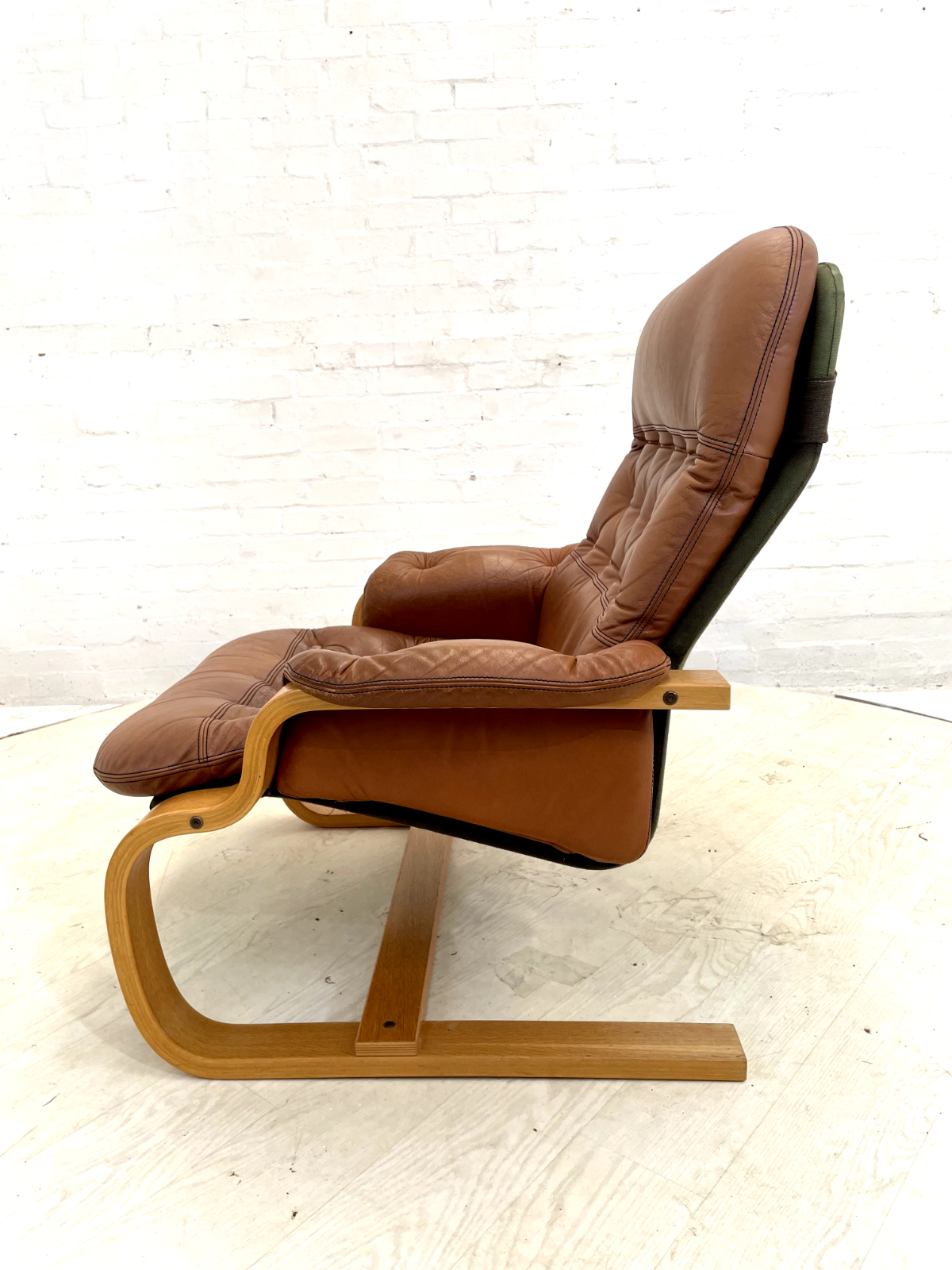 Vintage Danish Leather Lounge Chair, Bentwood Frame, Retro, MCM EB4391 MBEN - UKDK FURNITURE