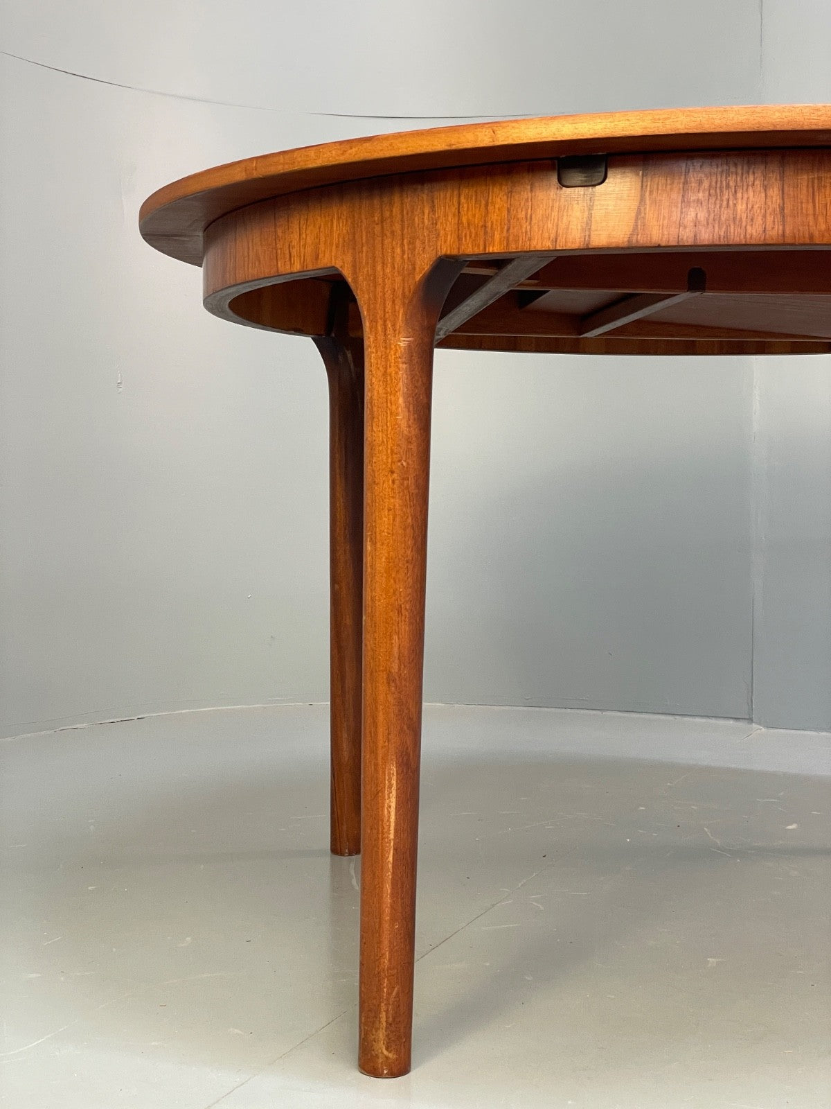 Vintage McIntosh Dining Table Round Extending 1960s Mid Century EB9773 MWOO - UKDK FURNITURE