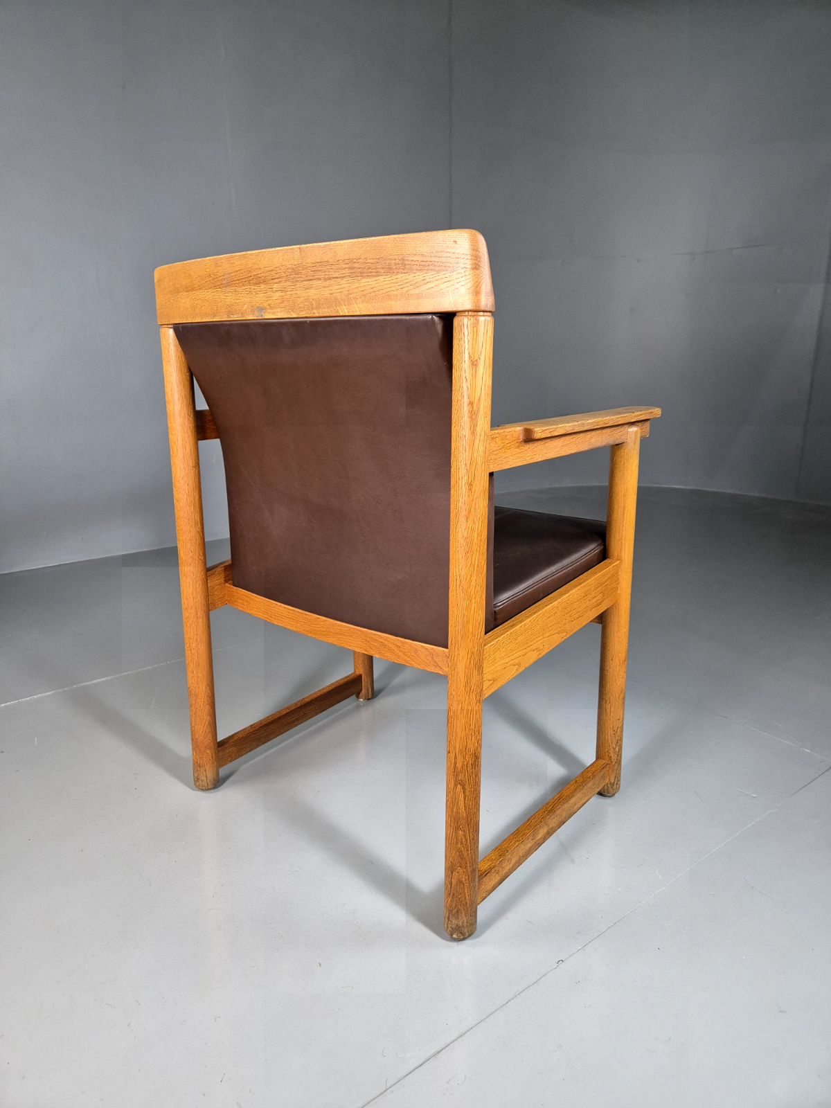 Vintage Scandinavian Elbow Chair Brown Leather Oak Frame Retro MCM EB7074 MNOR - UKDK FURNITURE
