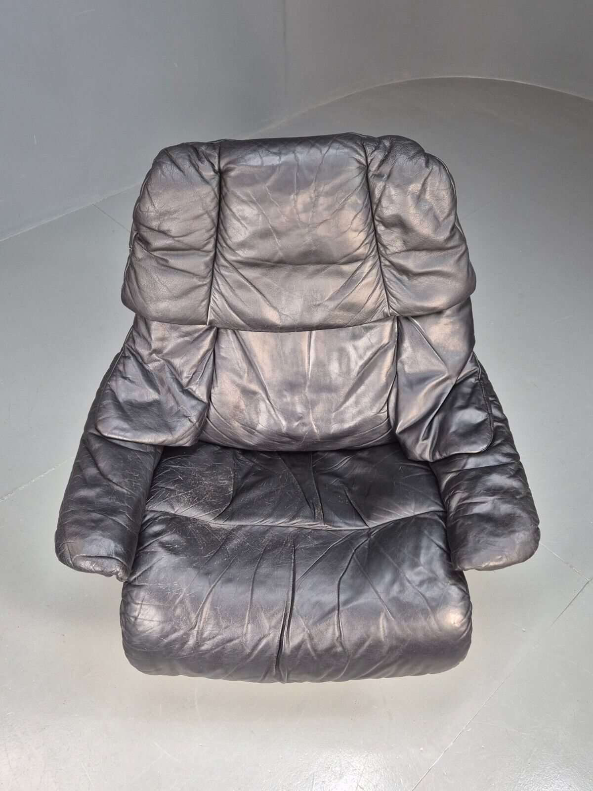 Vintage Norwegian Swivel Lounge Chair Black Leather Stressless Retro EB8490 MSWI - UKDK FURNITURE