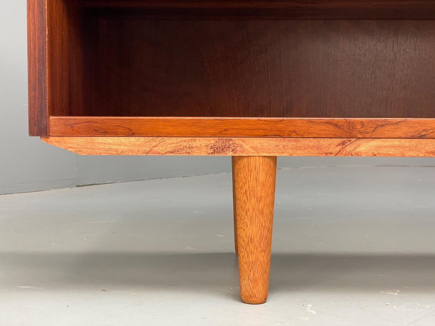 Vintage Bookcase By Hundevad Danish Retro Shelving 1970s Mid Century EB9518 MWOO - UKDK FURNITURE