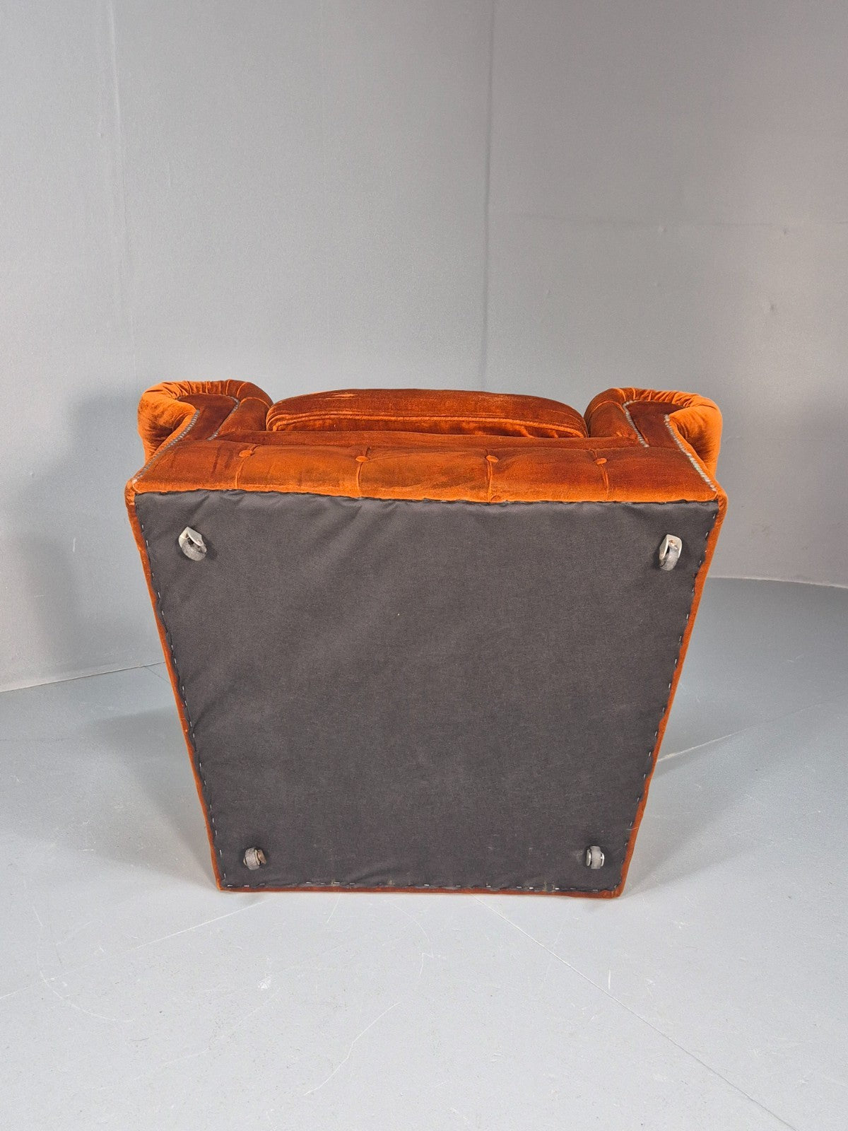 1970s Buttoned Wing Back Lounge Chair Burnt Orange Velour Retro EB10630 MNOR8