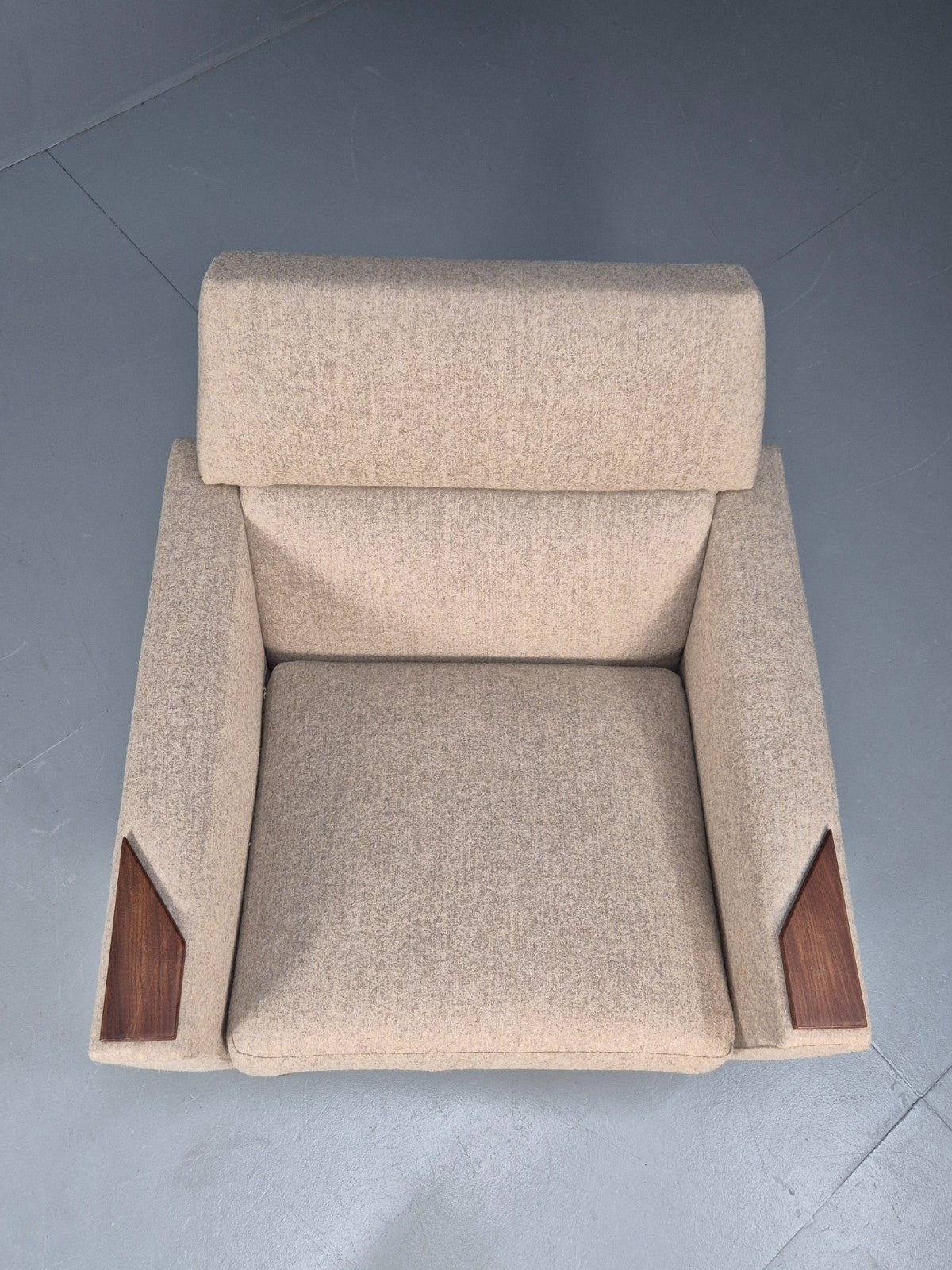 Mid Century Danish Lounge Chair New Upholstery Teak Paws and Legs EB10726 MNOR18