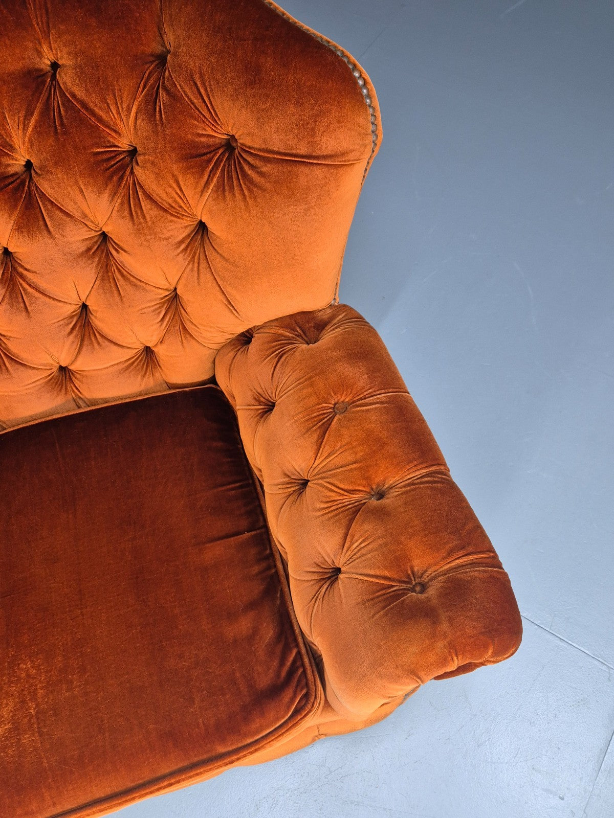 1970s Buttoned Wing Back Lounge Chair Burnt Orange Velour Retro EB10630 MNOR4