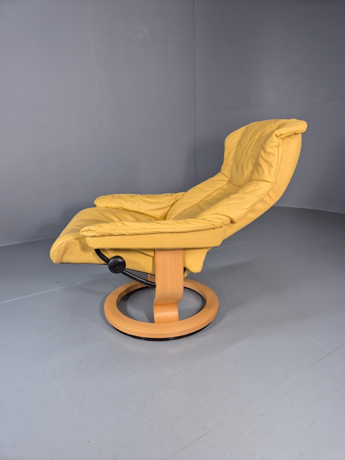 Stressless Swivel Recliner Chair Ekornes Yellow Leather 1990s EB11574 MWOO18