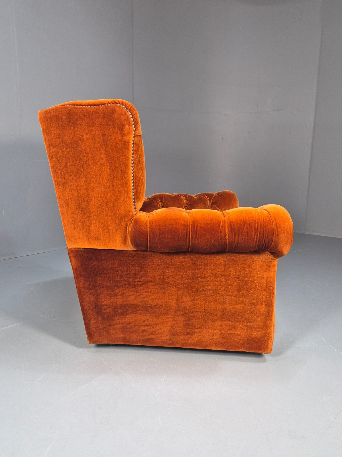 1970s Buttoned Wing Back Lounge Chair Burnt Orange Velour Retro EB10630 MNOR11