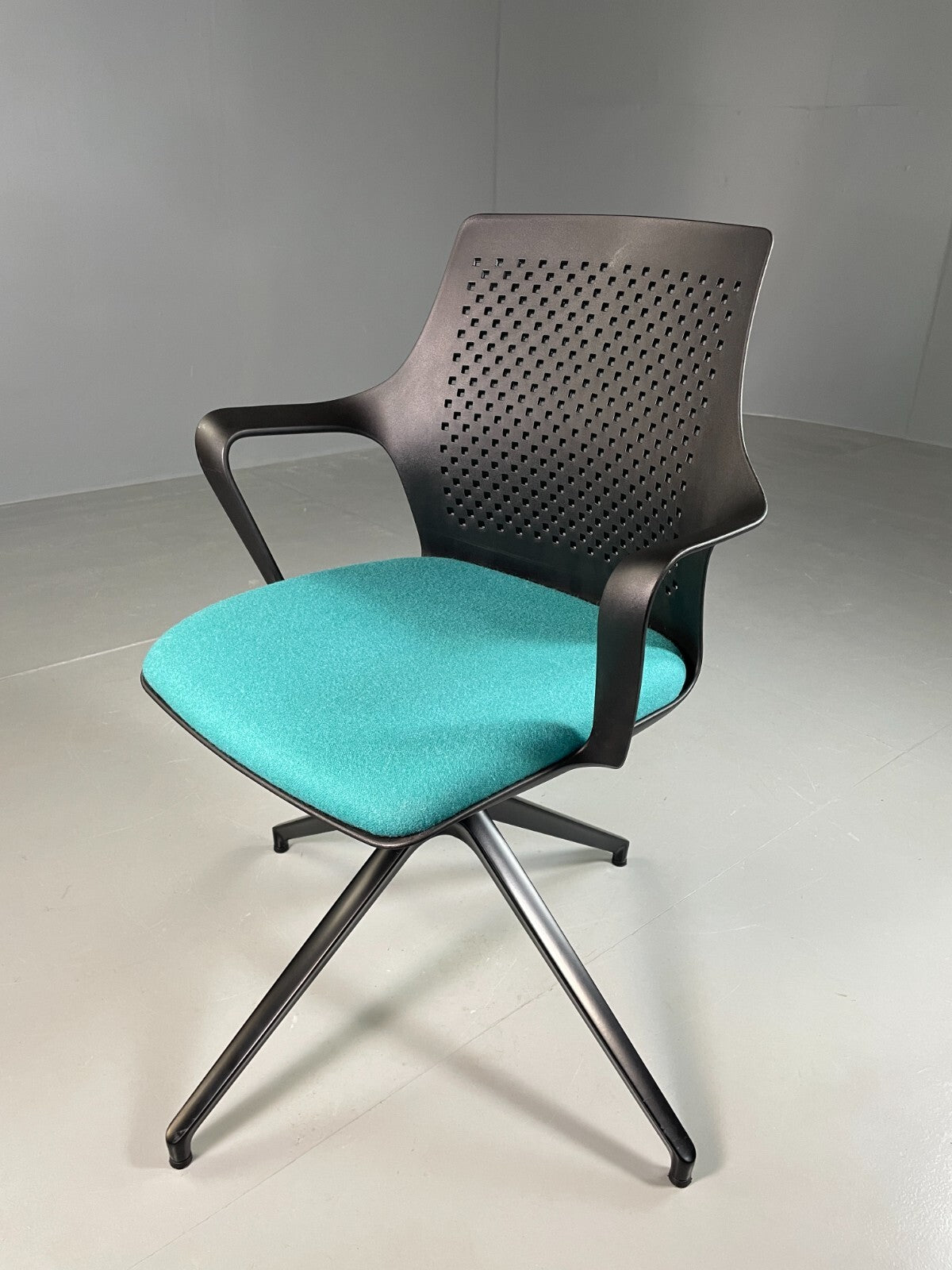 Vintage Desk Chair Turquoise Black Plastic Calibre Mint 401 EB6830 MSWI13