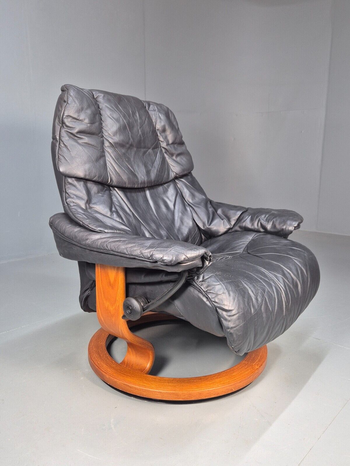 Vintage Norwegian Swivel Lounge Chair Black Leather Stressless Retro EB8490 MSWI - UKDK FURNITURE