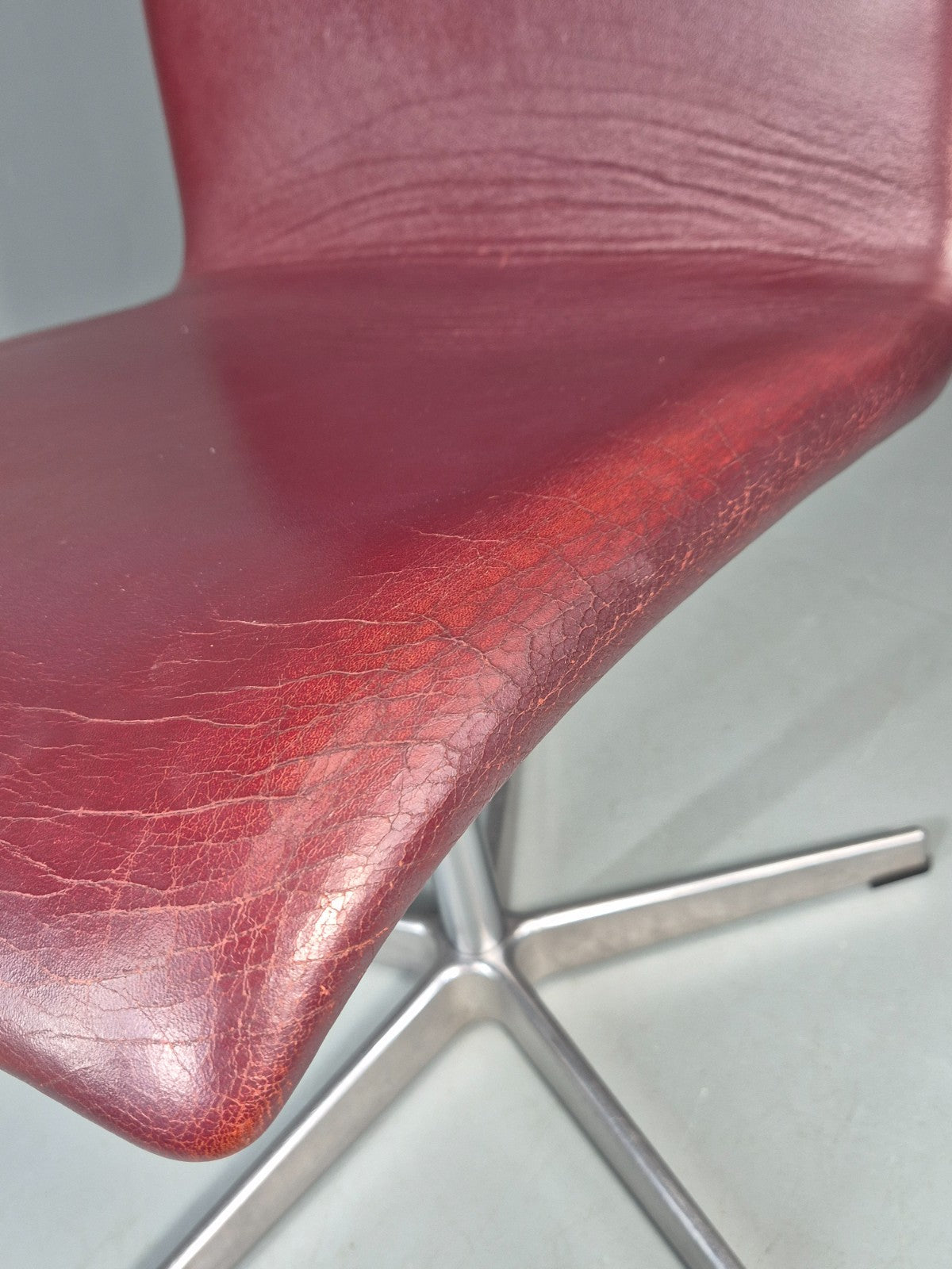 Vintage Fritz Hansen Oxford Chair Arne Jacobsen Design 2004 MCM EB11753 MSWI15