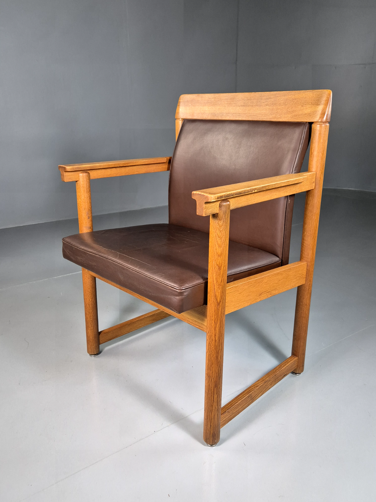 Vintage Scandinavian Elbow Chair Brown Leather Oak Frame Retro MCM EB7067 MNOR - UKDK FURNITURE