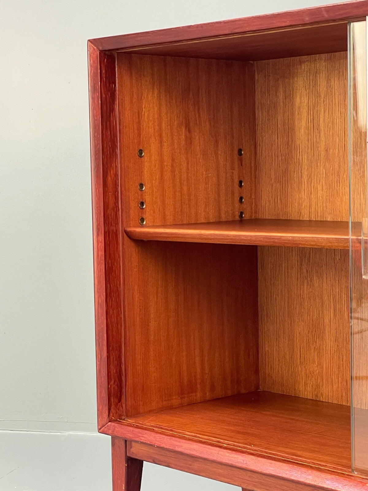 Vintage 1960s Oak Bookcase Red Stained Glazed Front Adjustable Shelf EB9763 MWOO - UKDK FURNITURE