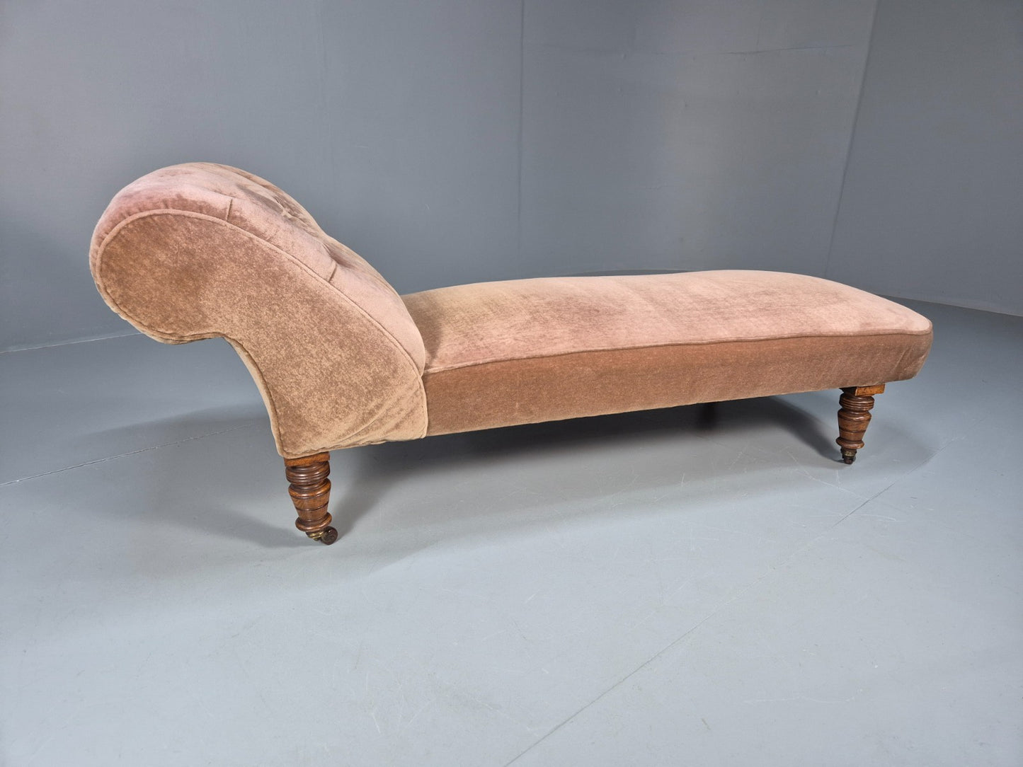 Antique Chaise Lounge Edwardian Peach Velour Turned Oak Legs 1900s EB10705 VCHA0