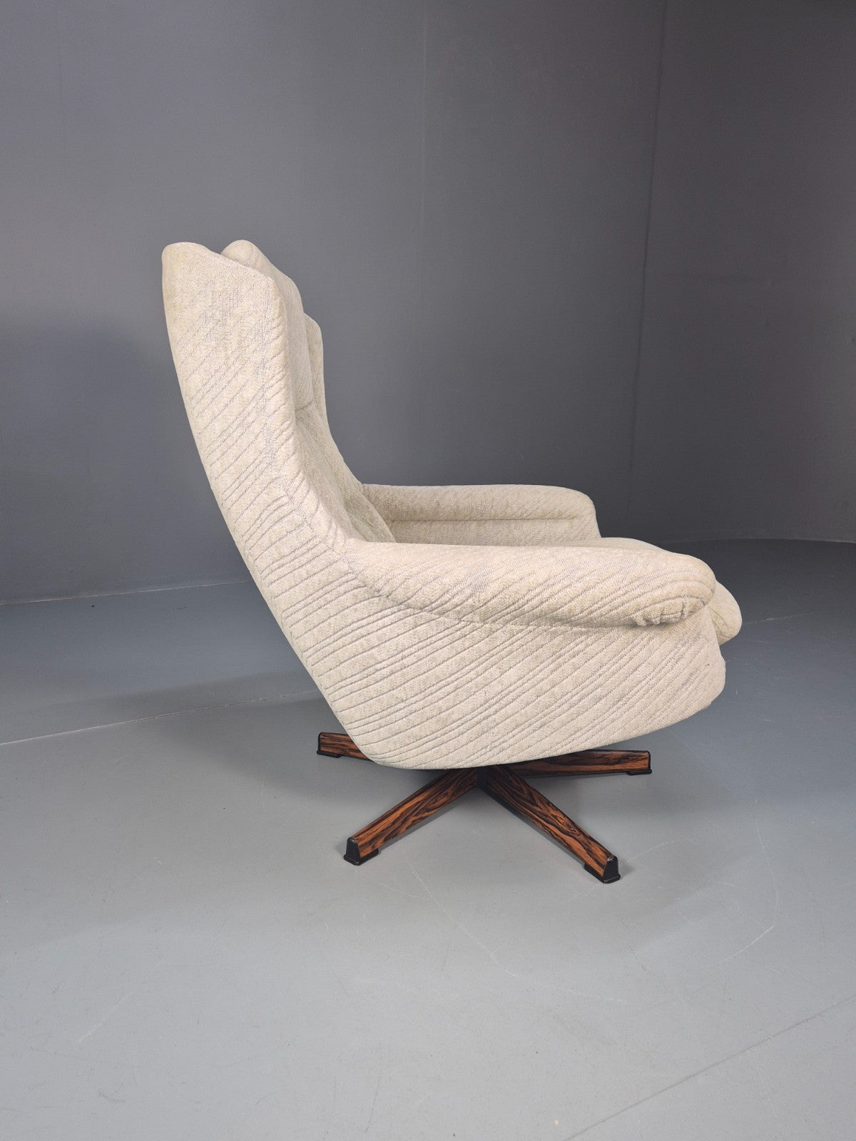 1980s Swivel Bucket Chair Mid Century Modern Rosewood Base Retro EB10649 MSWI3