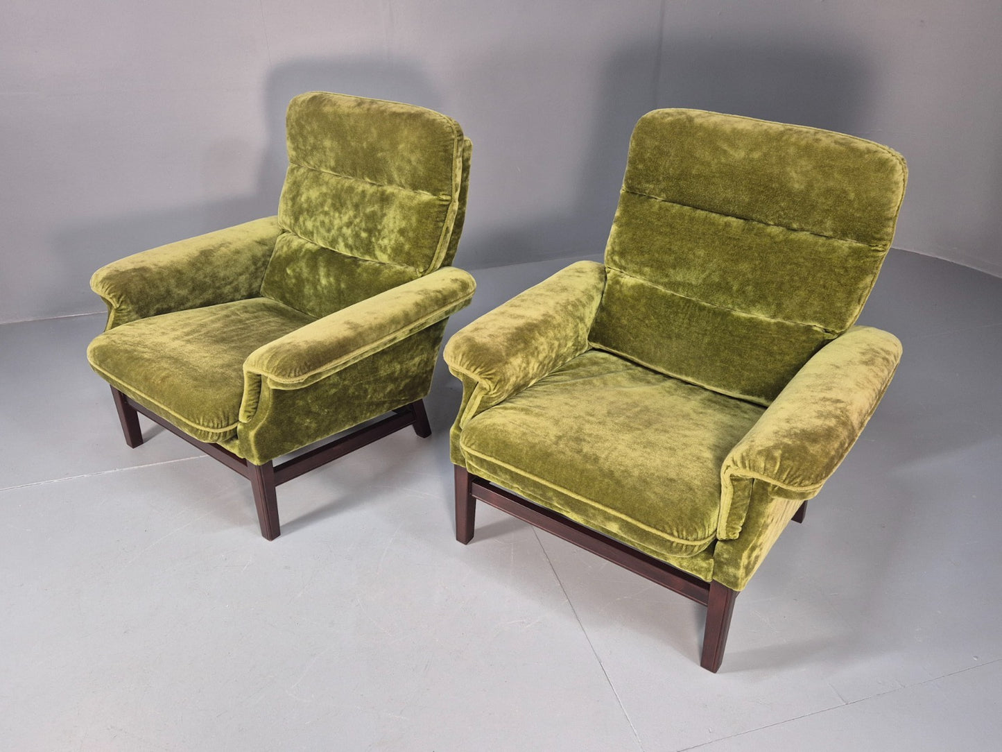 2 Vintage Danish Green Velvet Lounge Chairs 1970s Retro MCM EB9273 MNOR - UKDK FURNITURE