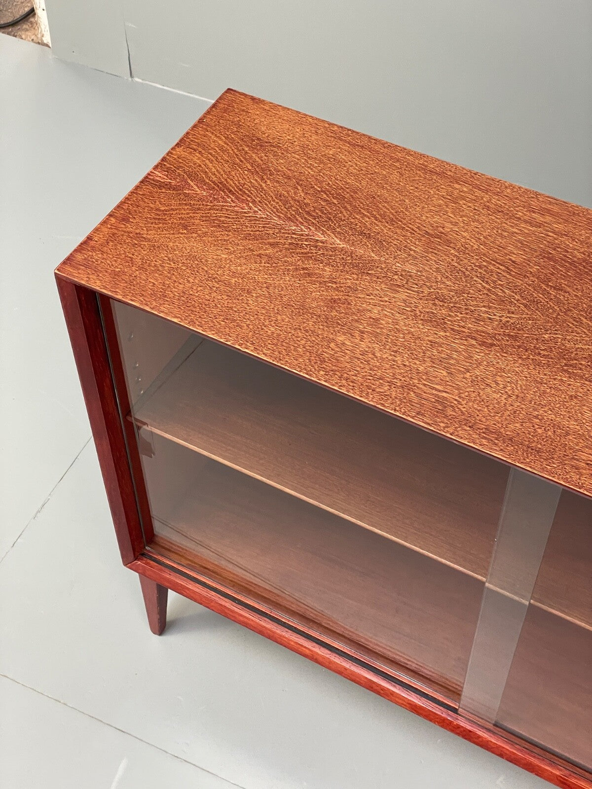 Vintage 1960s Oak Bookcase Red Stained Glazed Front Adjustable Shelf EB9763 MWOO - UKDK FURNITURE