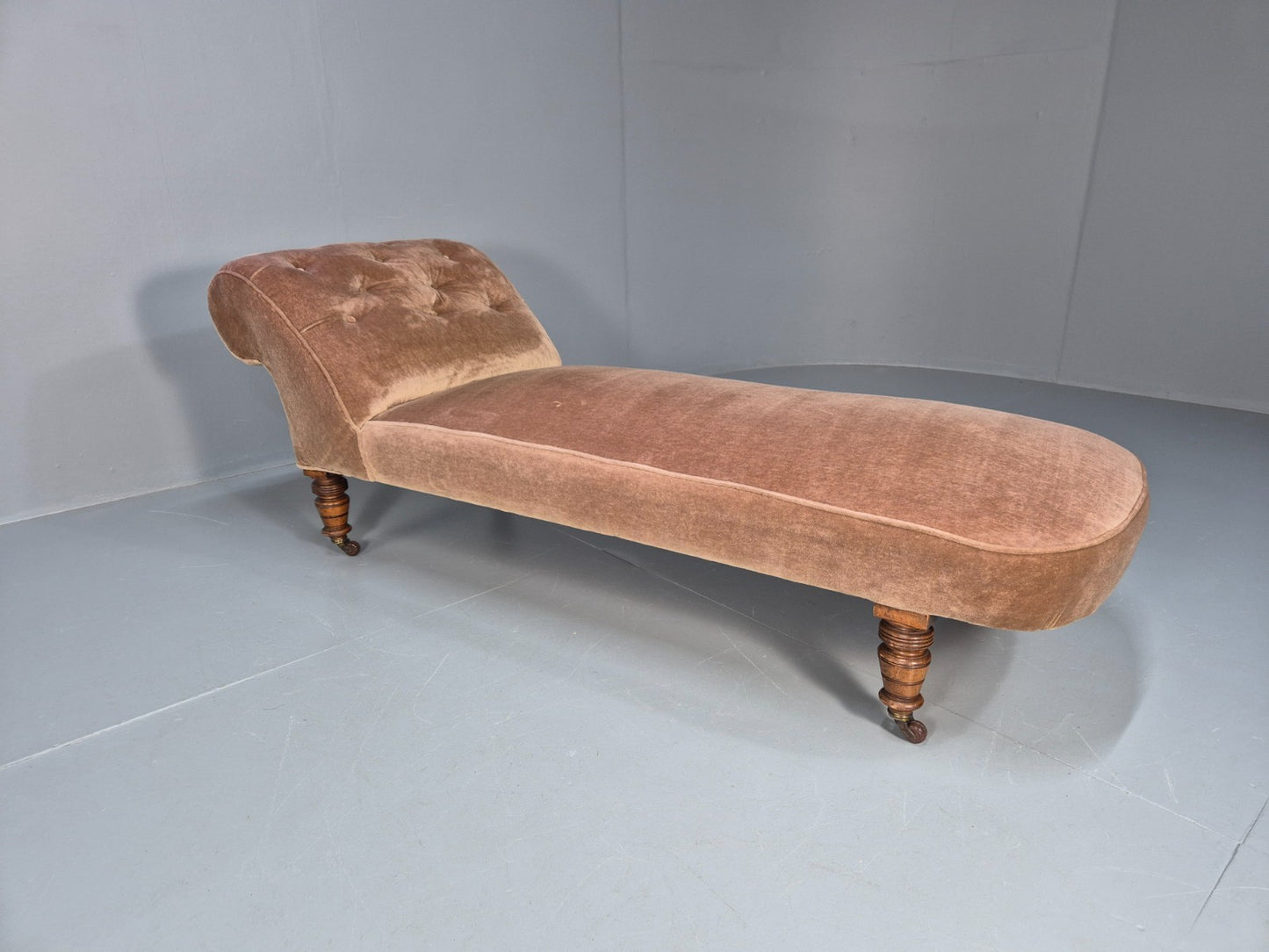 Antique Chaise Lounge Edwardian Peach Velour Turned Oak Legs 1900s EB10705 VCHA9