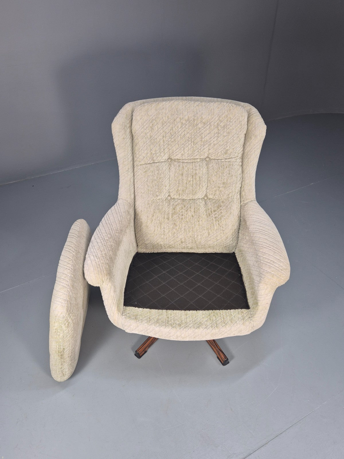 1980s Swivel Bucket Chair Mid Century Modern Rosewood Base Retro EB10649 MSWI9