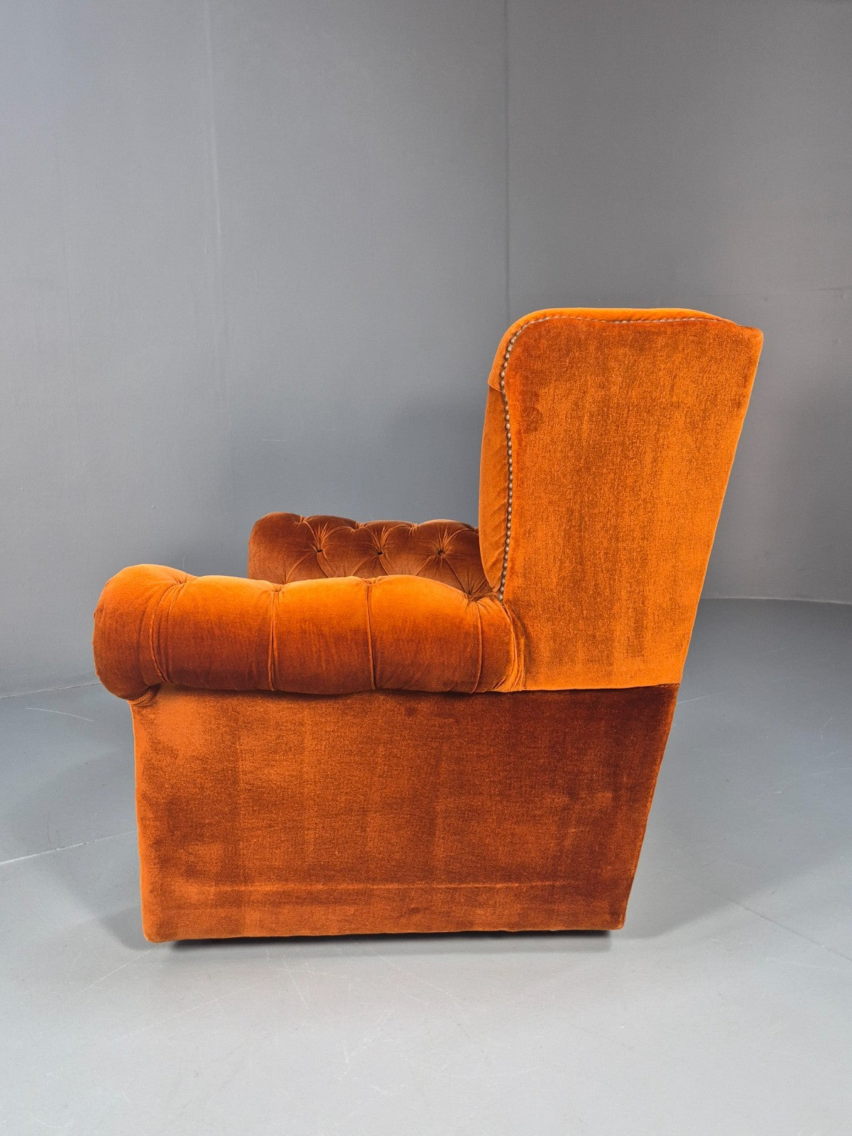 1970s Buttoned Wing Back Lounge Chair Burnt Orange Velour Retro EB10630 MNOR18