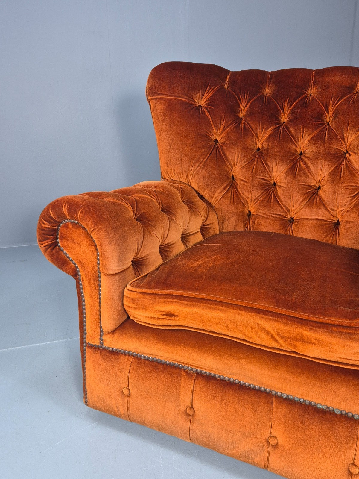 1970s Buttoned Wing Back Lounge Chair Burnt Orange Velour Retro EB10630 MNOR5