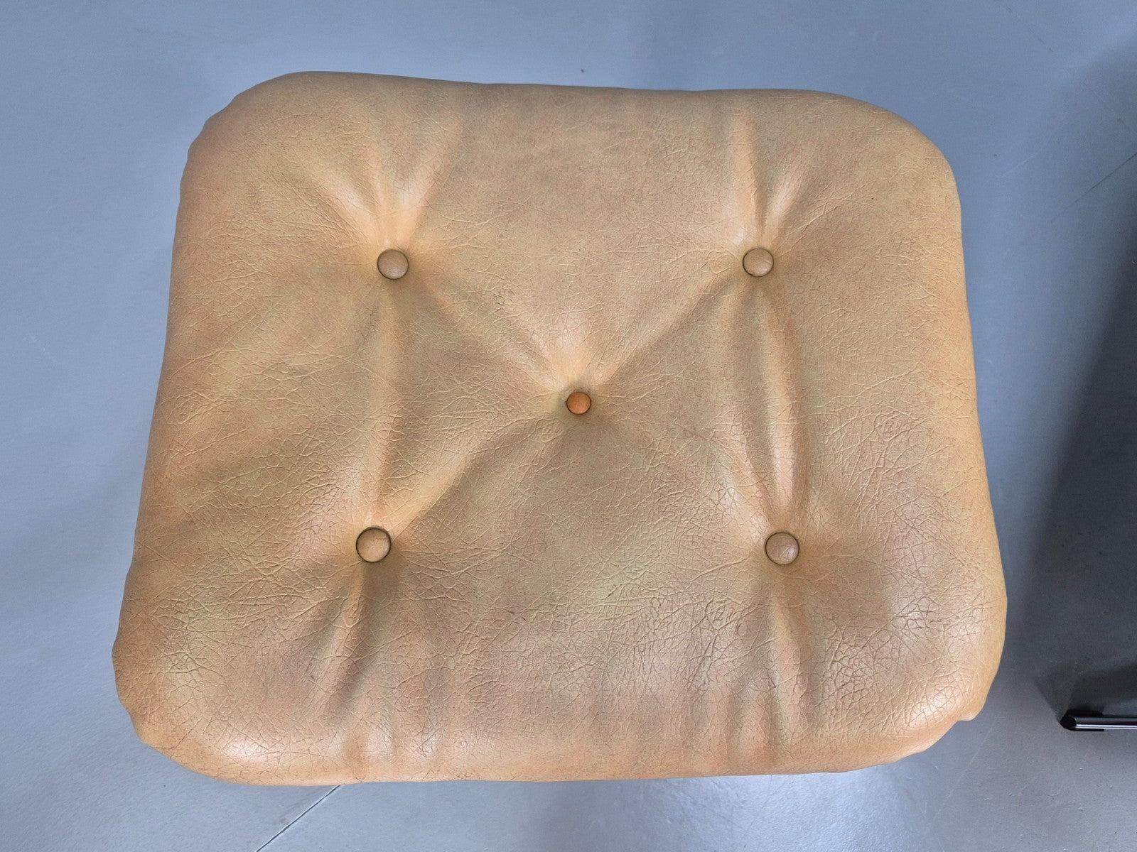 Mid Century Swivel Chair and Footstool Mustard Vinyl Vintage Retro  EB10693 MNOR16