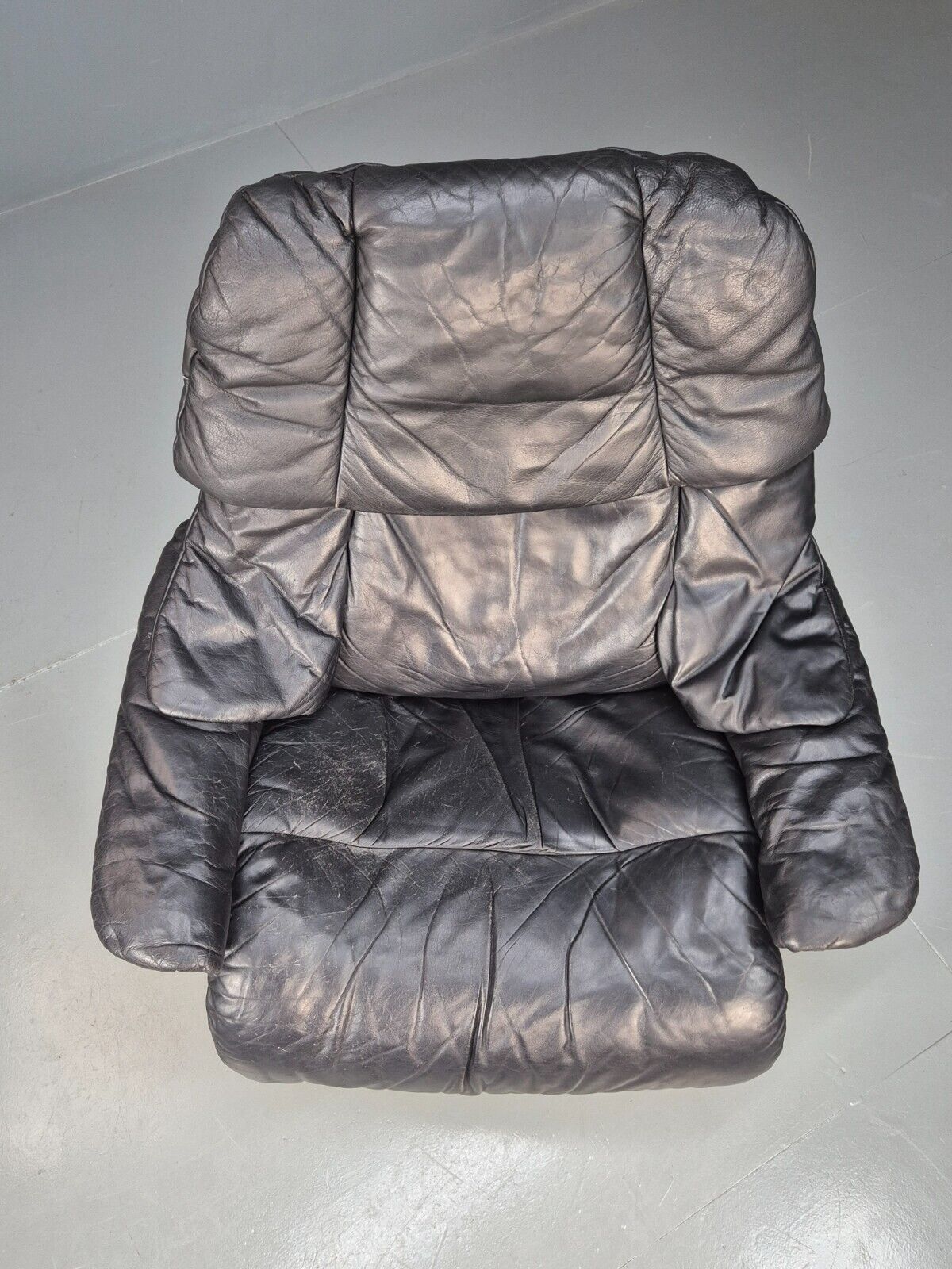 Vintage Norwegian Swivel Lounge Chair Black Leather Stressless Retro EB8490 MSWI - UKDK FURNITURE