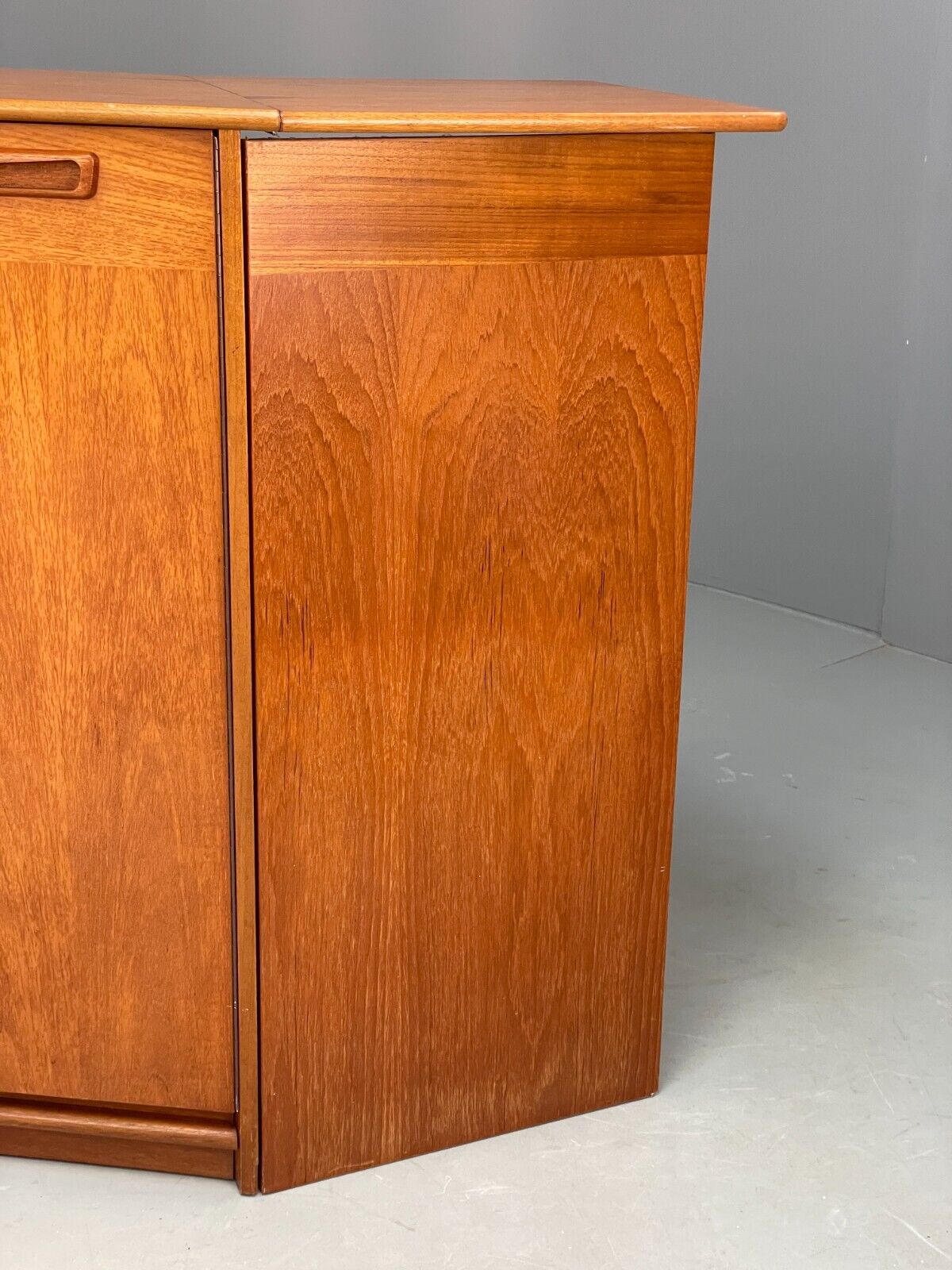 Vintage Teak Extending Home Drinks Bar By Reeds Furniture Shelving EB9119 MWOO - UKDK FURNITURE
