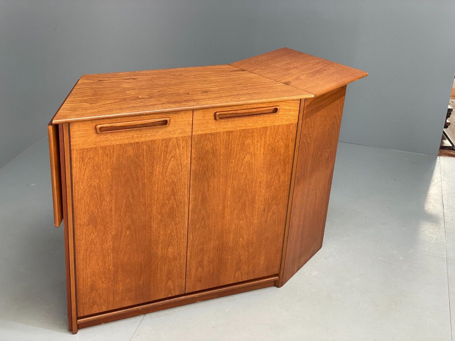 Vintage Teak Extending Home Drinks Bar By Reeds Furniture Shelving EB9119 MWOO - UKDK FURNITURE