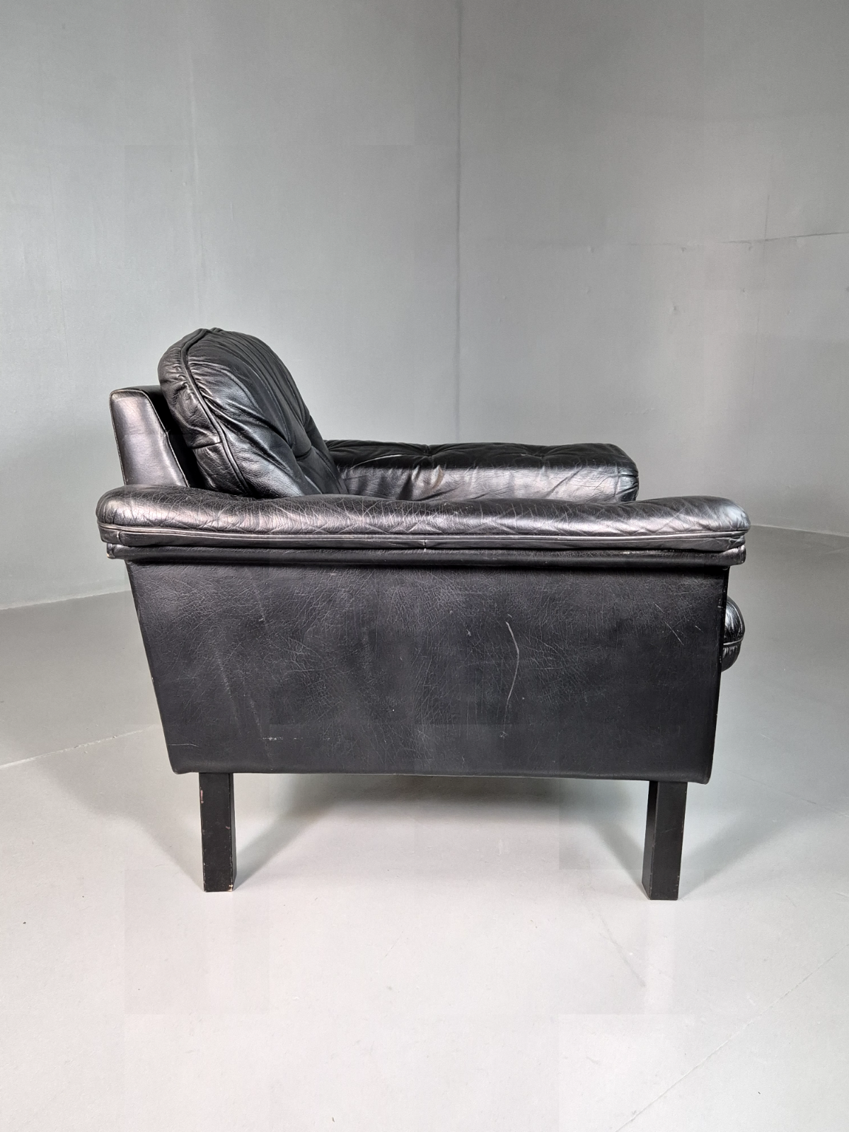 Vintage Danish Lounge Chair Black Leather Buttoned Retro MCM 1980s EB7081 MNOR - UKDK FURNITURE