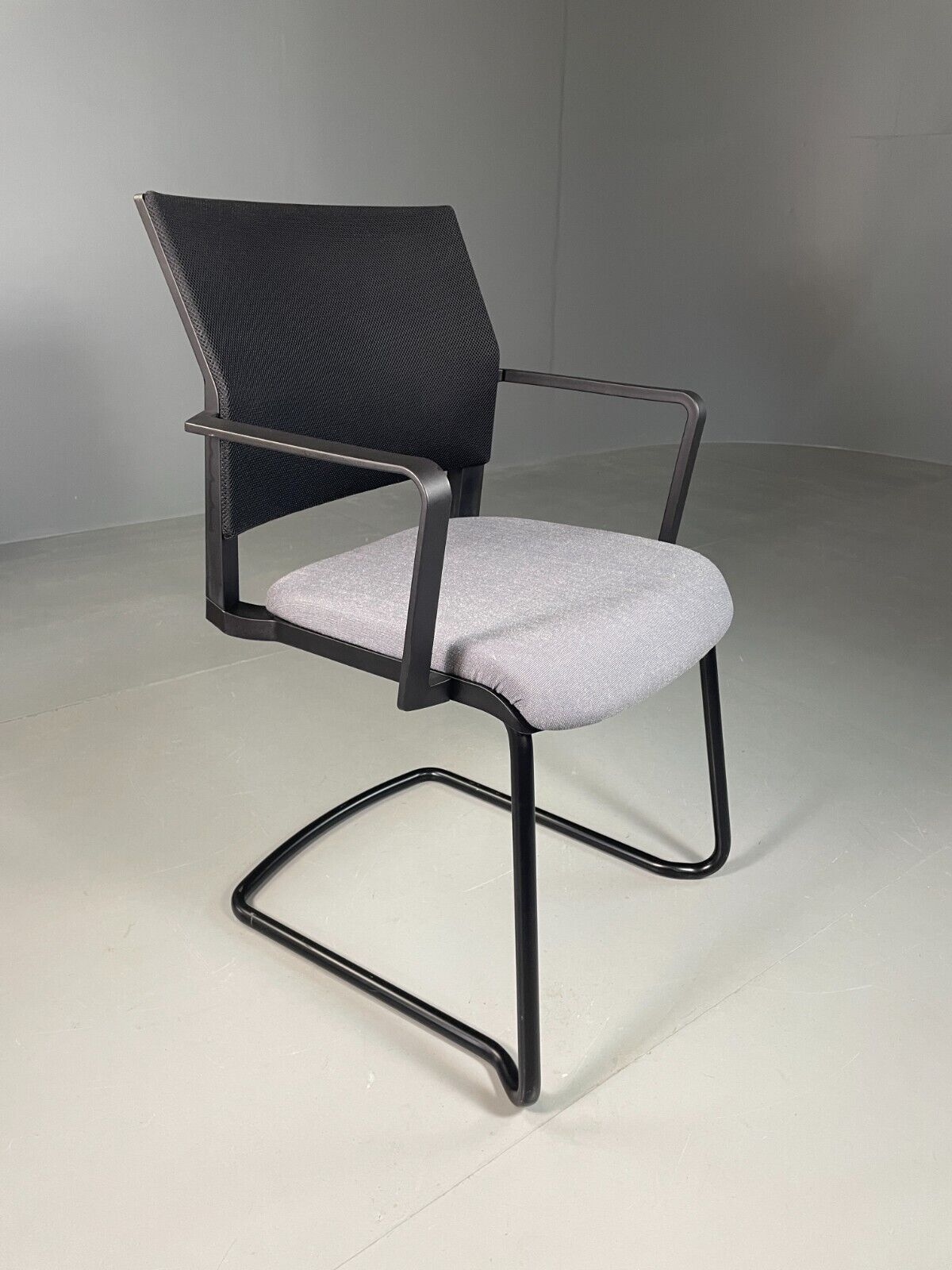 Vintage Task Chair Black and Grey Moventi Coz Cantilever EB6831 MNOR - UKDK FURNITURE